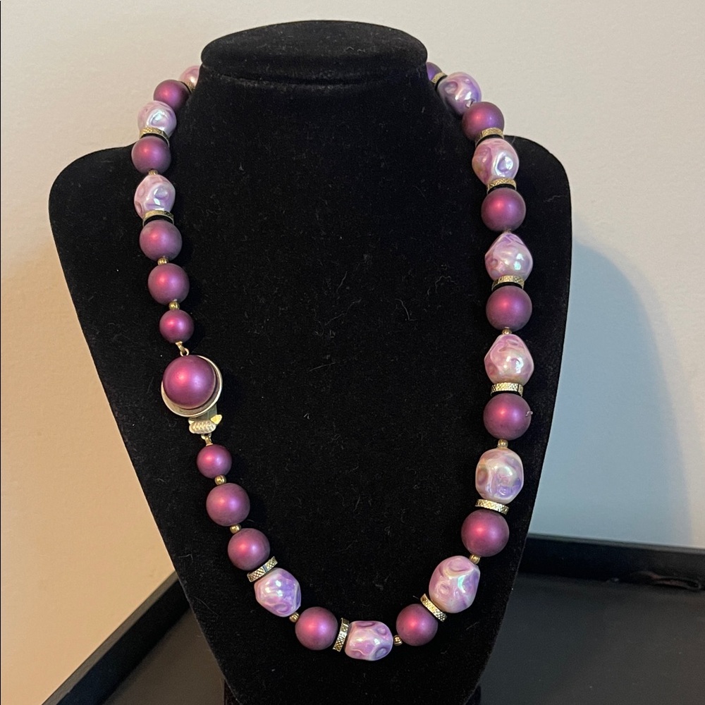 🍄Vintage Pearlized Purple & Iridescent Marbled Beaded Necklace